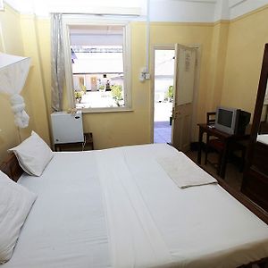 Zimmer mit zwei Einzelbetten